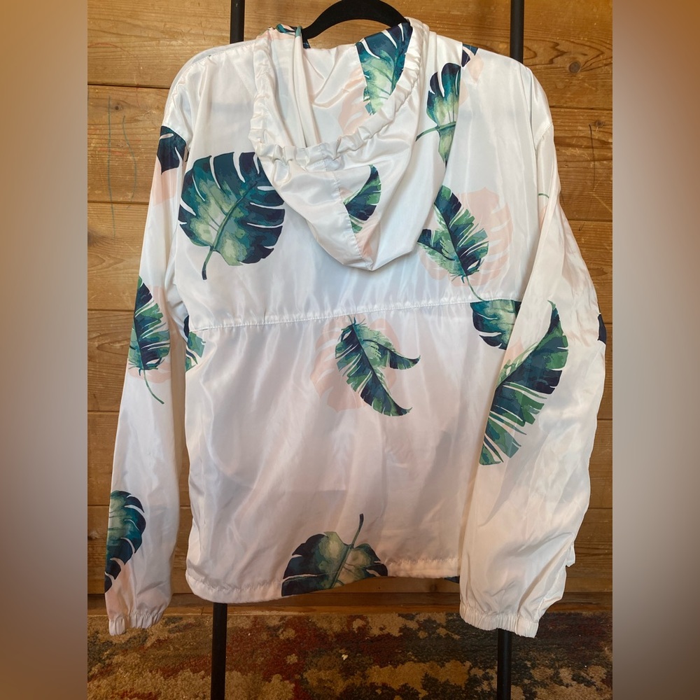 Wind breaker - Picture 4 of 6